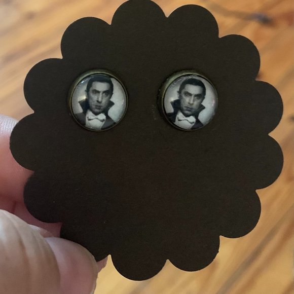 Bela Lugosi as Dracula Post Earrings - Picture 1 of 1